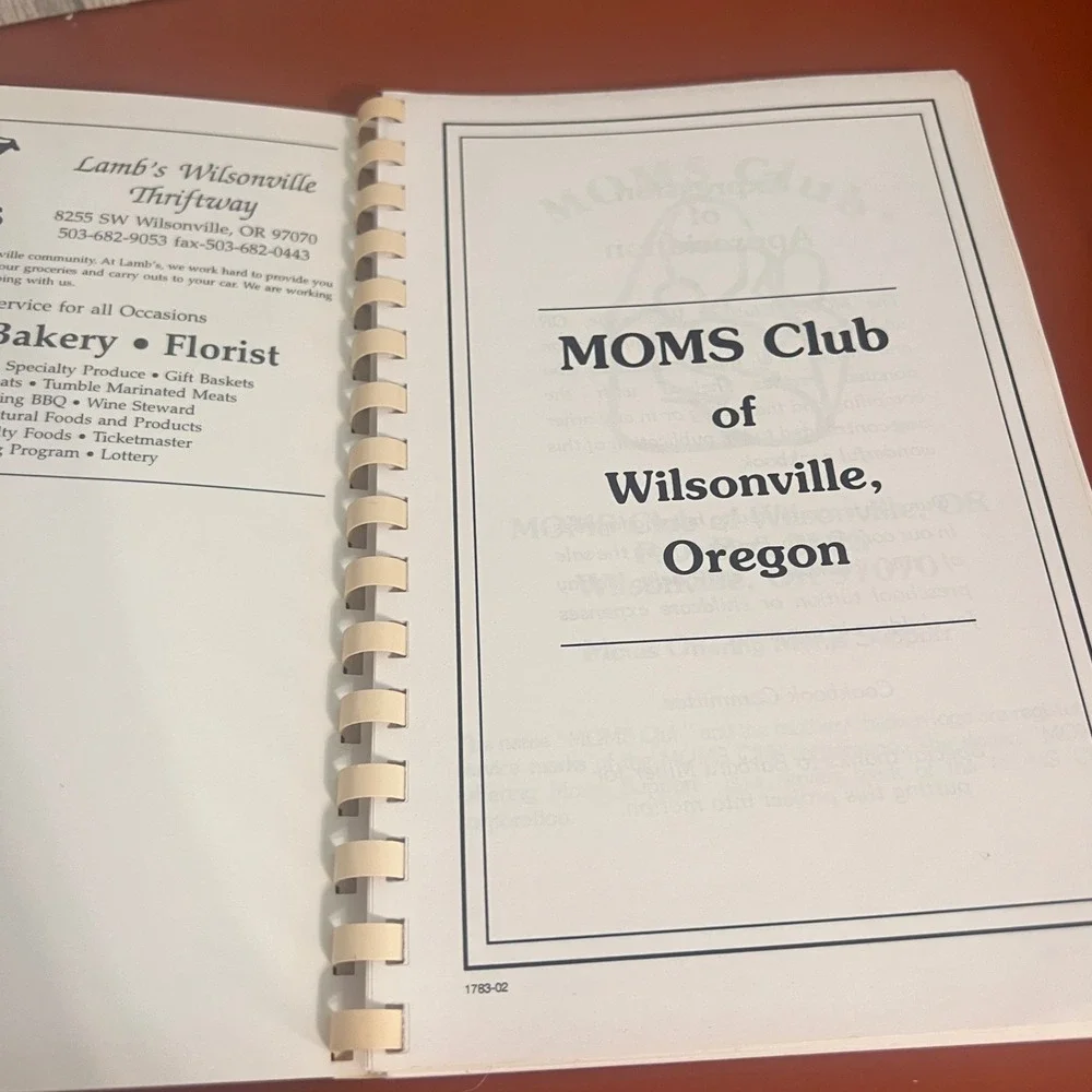 Our Best Recipes MOMS Club of Wilsonville Oregon Community Cookbook Plastic Comb